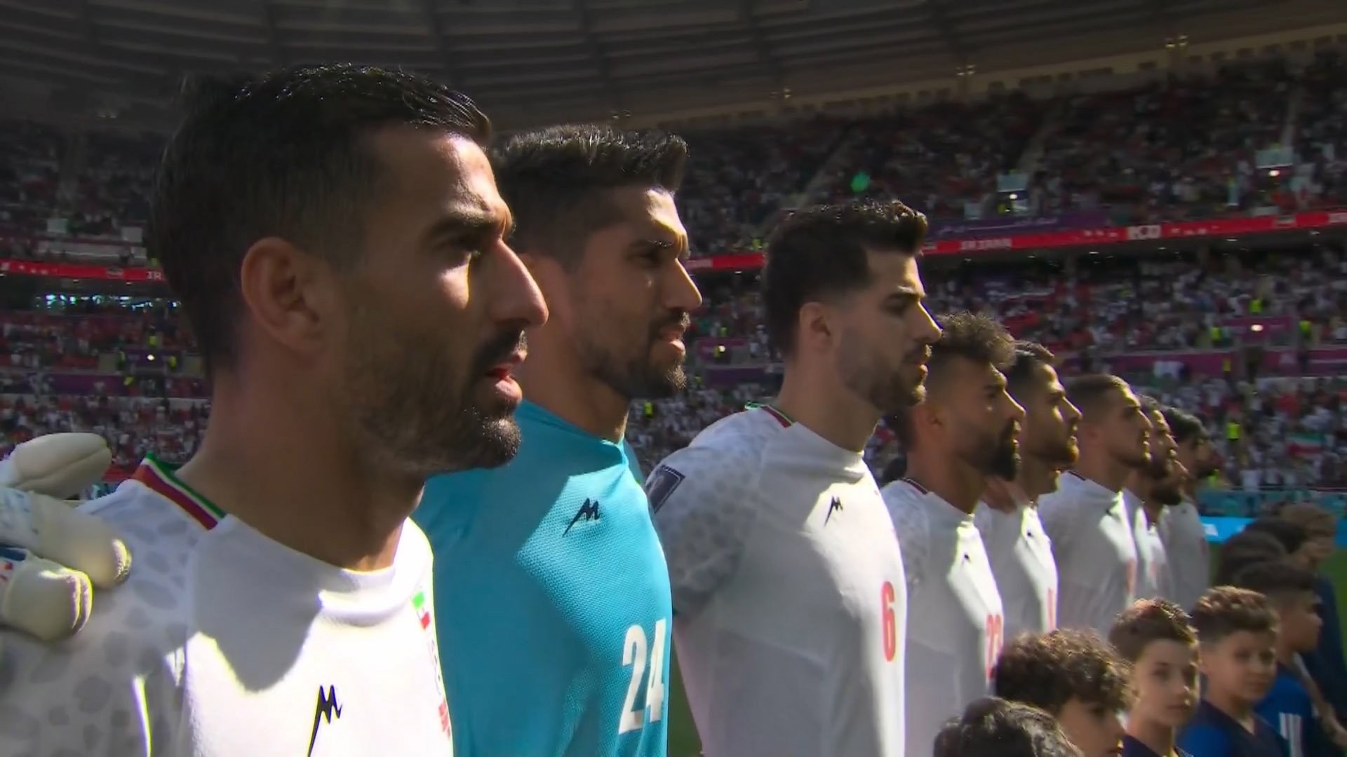 گروه سرود یا لیگ فوتبال؟!