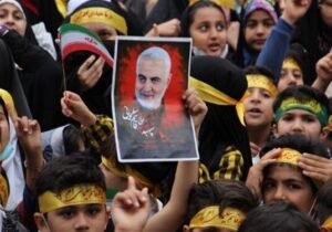 همخوانی سرود سلام فرمانده در پیاده روی اربعین